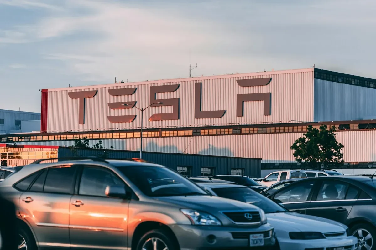 Tesla планира над 20 млрд. долара разходи през 2026 г.