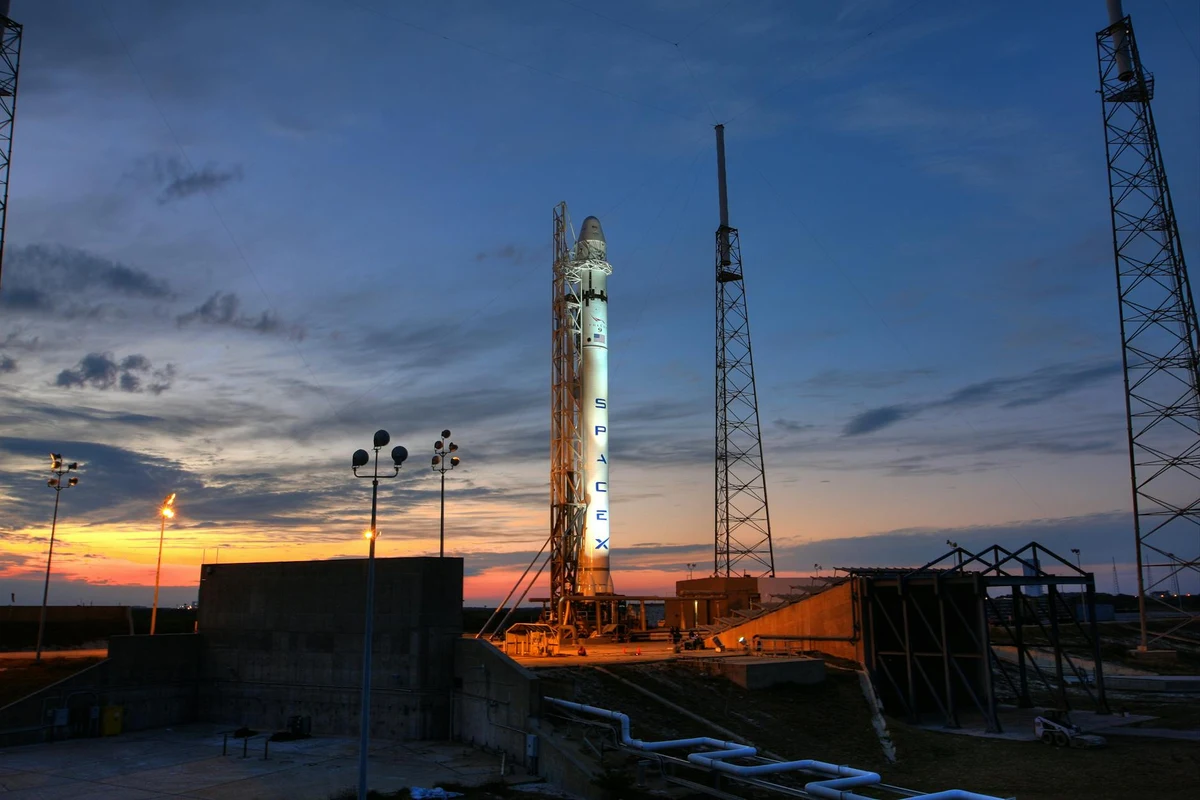 Обратът на Мъск: Защо SpaceX внезапно избра Луната пред Марс?